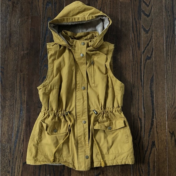 Love Tree Women’s M Mustard Yellow Khaki Sleeveless Hooded Sherpa Lined Vest - Picture 1 of 13